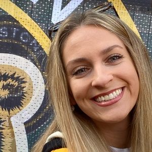 Meet your Posher, Caitlin